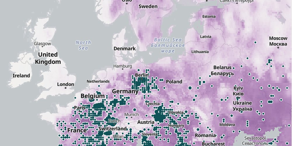 Range Atlas map: records of the Italian locust over a climate suitability surface across Europe